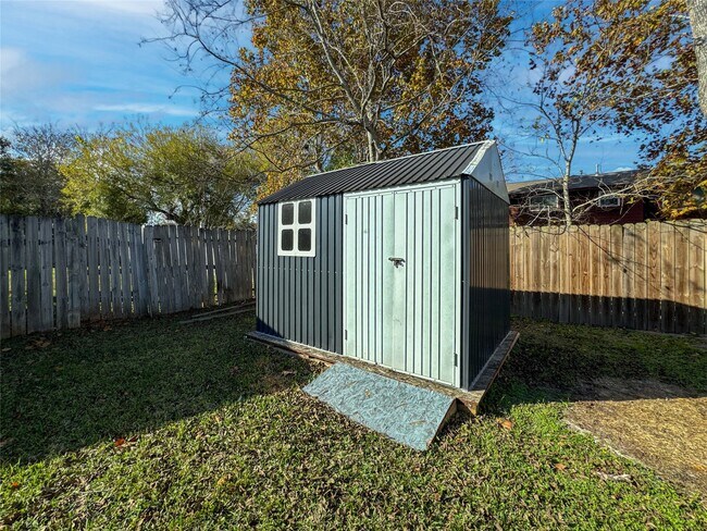 Building Photo - 2706 Orion Dr