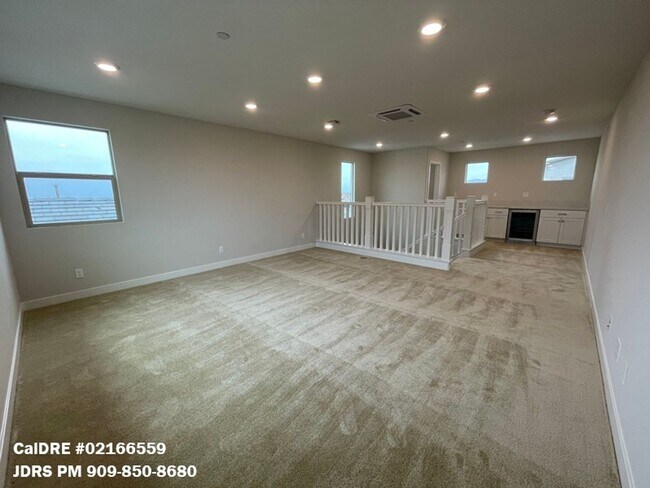 Building Photo - Lake Forest 3 Bedroom Home