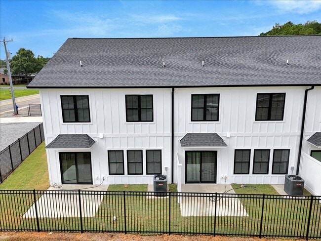 Building Photo - Cherfran Townhomes: Luxury Living in the Heart of South Hill