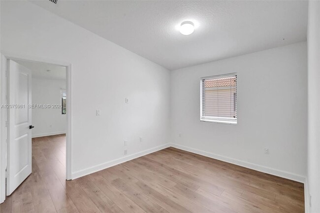 Building Photo - 465 NE 194th Terrace