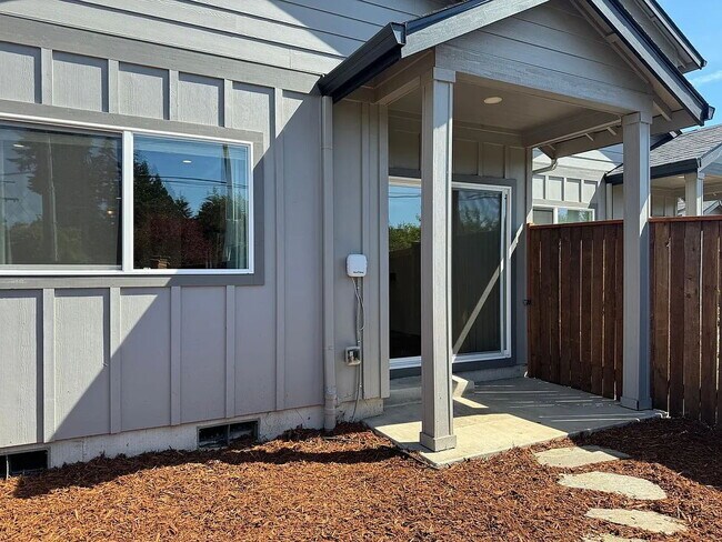 Building Photo - 2521 Justine Ln