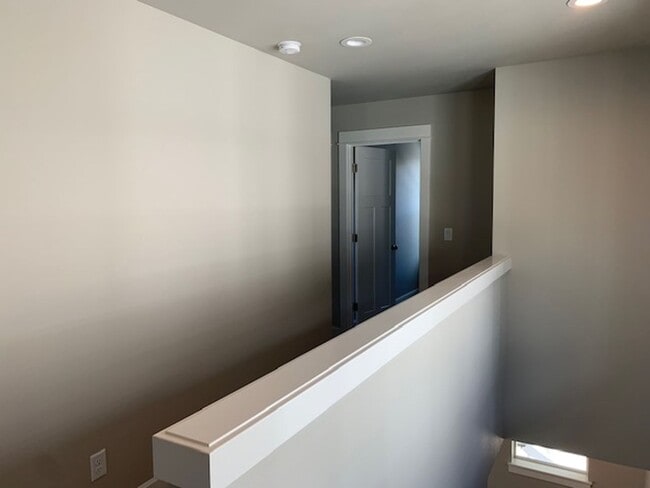 Building Photo - West Side 3 Bedroom with Garage