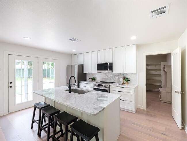 Building Photo - 11224 Pickard Ln