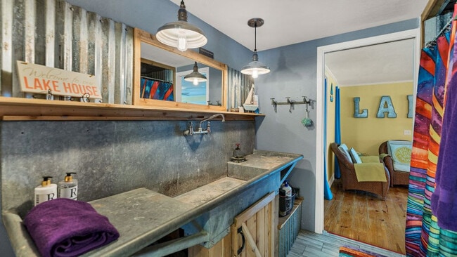 Building Photo - 316 Jacobs Creek Park Rd