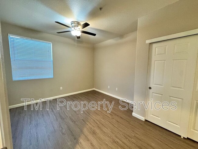 Building Photo - 5201 Laguna Oaks Dr