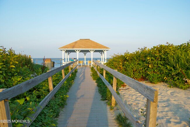 Building Photo - 601 Ocean Rd