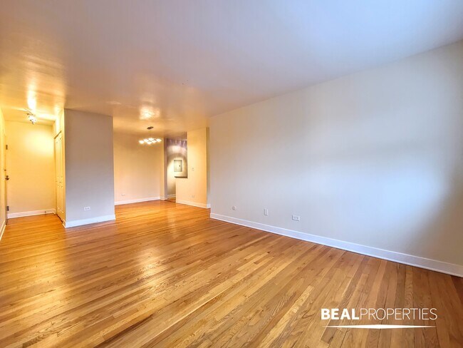 Building Photo - 625 W Wrightwood Ave