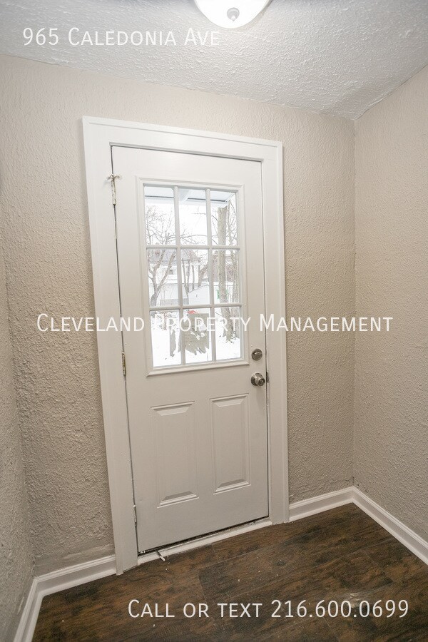 Building Photo - 965 Caledonia Ave