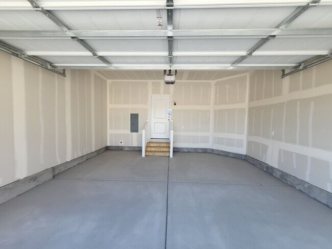 Building Photo - 3 Bedroom 2.5 Bathroom Townhome in Lehi!