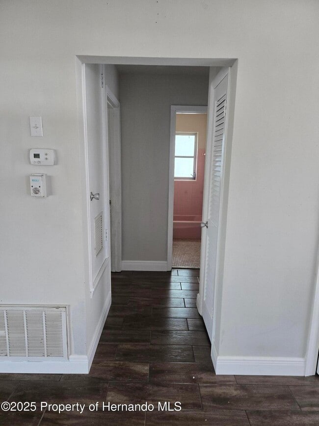 Building Photo - 1049 Barlow Ct
