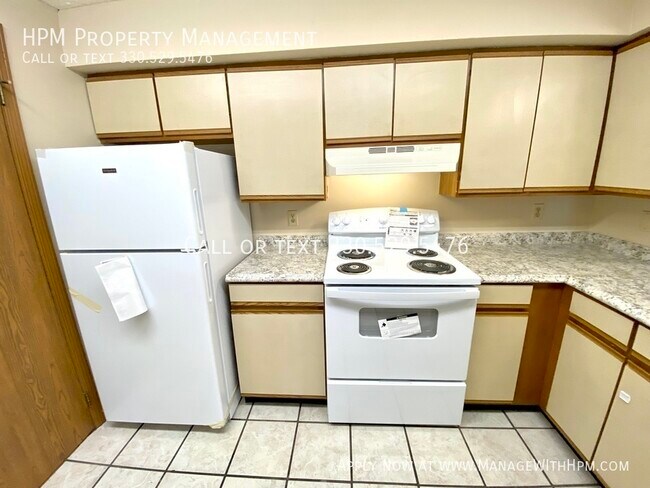 Building Photo - 1876 Ledgewood-B6