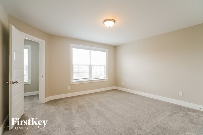 Building Photo - 357 Lola Ln