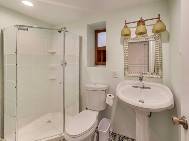 Building Photo - 5203 S Dorchester Ave