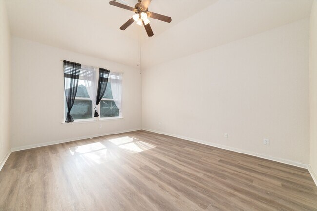 Building Photo - 12426 Taylorwood Ln