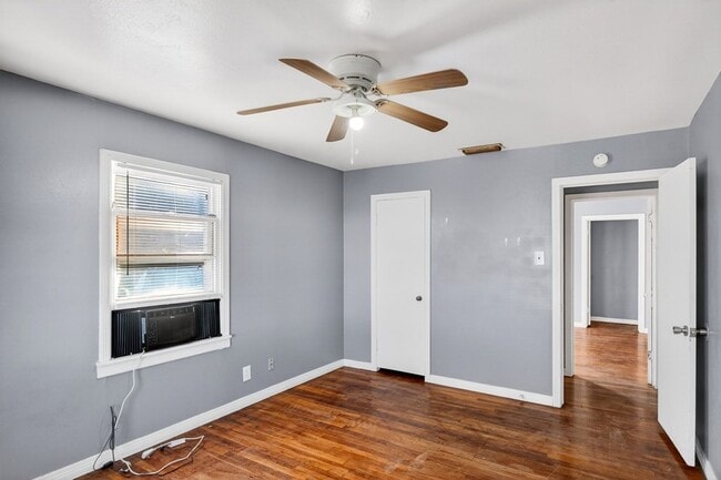 Building Photo - 2011 W 16th St