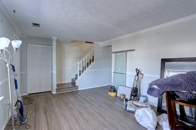 Building Photo - 3BD/1.5BA, Cozy Townhome in Silver Spring.