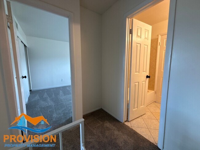 Building Photo - 463 Long Towne Ct