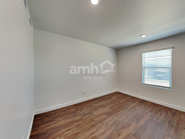 Building Photo - 8224 S 21st Ln