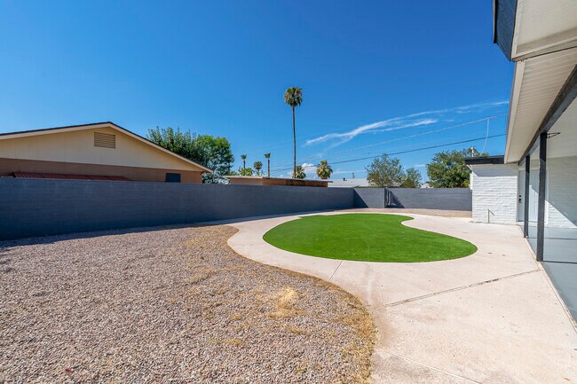 Building Photo - 460 N Longmore