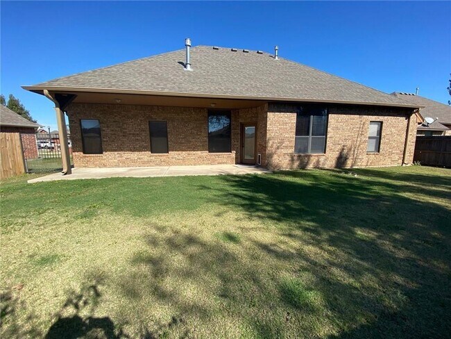 Building Photo - 616 Sally Ct