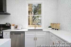 Building Photo - 423 N Mesquite St