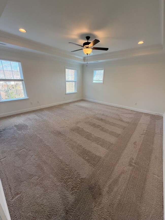 Building Photo - 3 Bedrooms + 2.5 Bath Renatal in East Brainerd