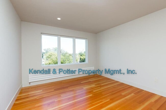 Building Photo - Sunny Paradise located in the Heart of Capitola!