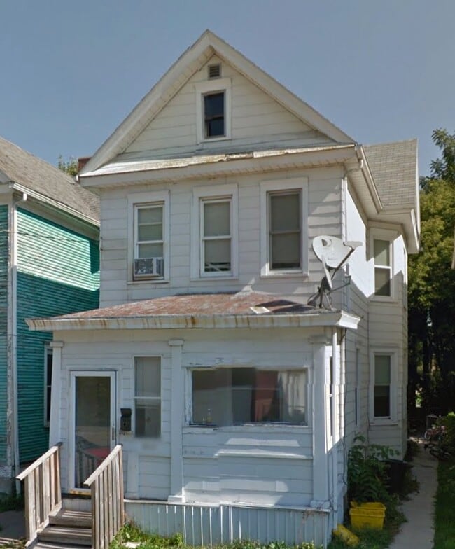 Primary Photo - 2410 White St