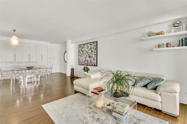 Building Photo - 5005 Collins Ave