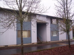 Building Photo - Large 2-bedrooms in 4-plex with laundry ro...