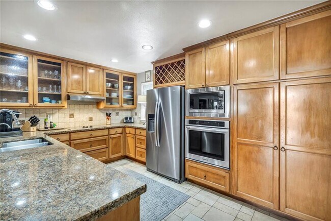 Building Photo - 6702 Elfland Dr