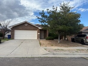Building Photo - 3 Bed 2 Bath 1700 SF
