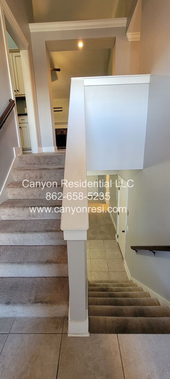 Building Photo - Nice Sized 4 Bed 3 Bath home in great location!