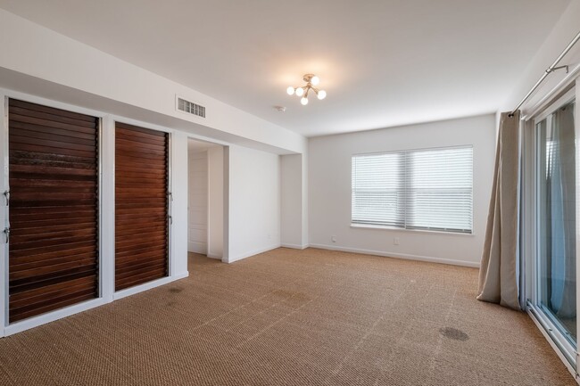 Building Photo - Renovated 1/1 Mid-Century Gem in Historic Monte Vista