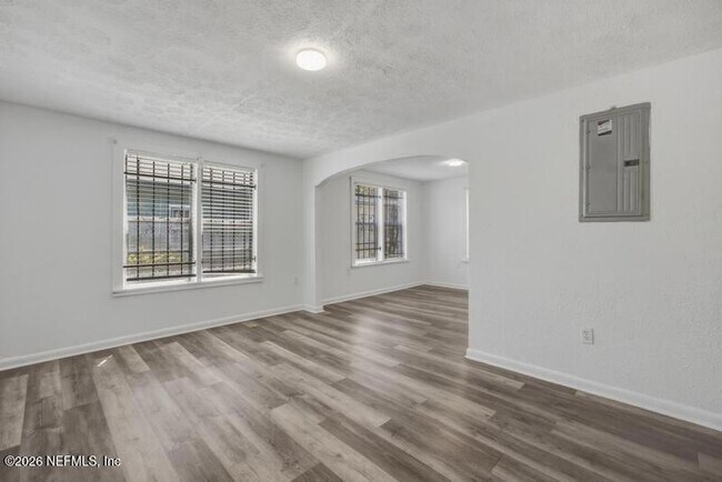 Building Photo - 1216 W 24th St