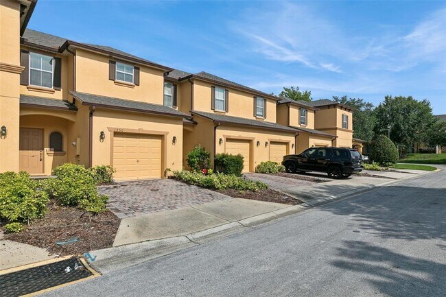 Building Photo - 1250 Twin Trees Ln