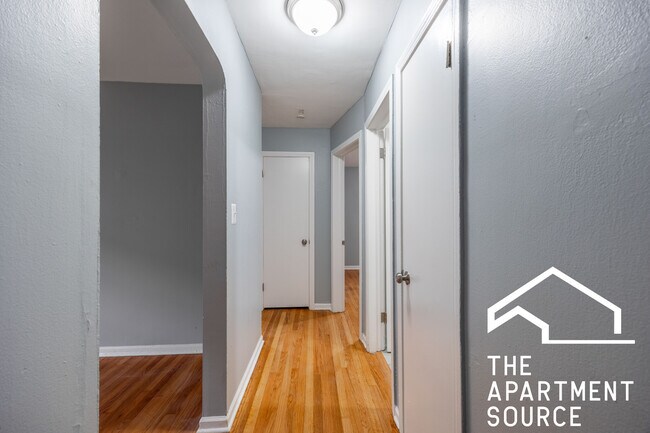 Building Photo - 6719 N California Ave