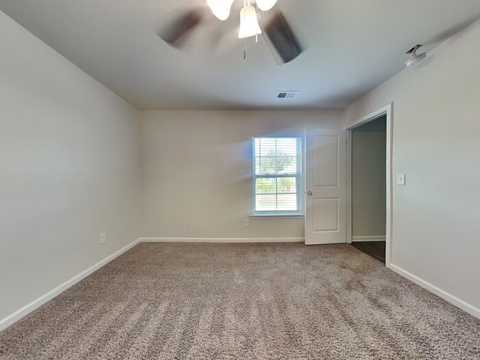Building Photo - 335 Crooked Pne Ct