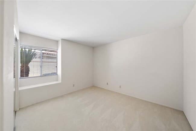 Building Photo - 4930 Frazee Rd
