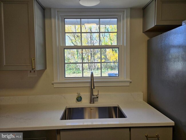 Building Photo - 341 S 26th St