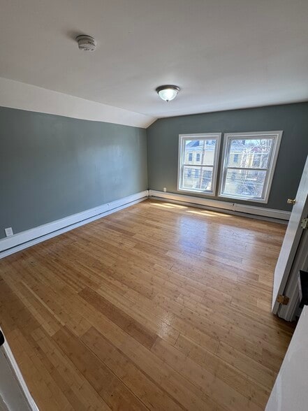 Building Photo - 35 Coit St