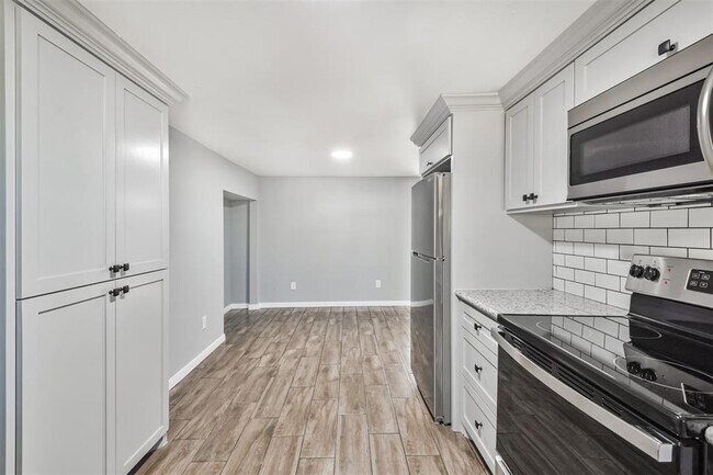 Building Photo - 822 Finesse Dr