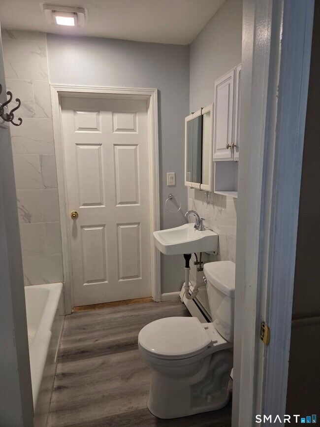 Building Photo - 3 Botsford St