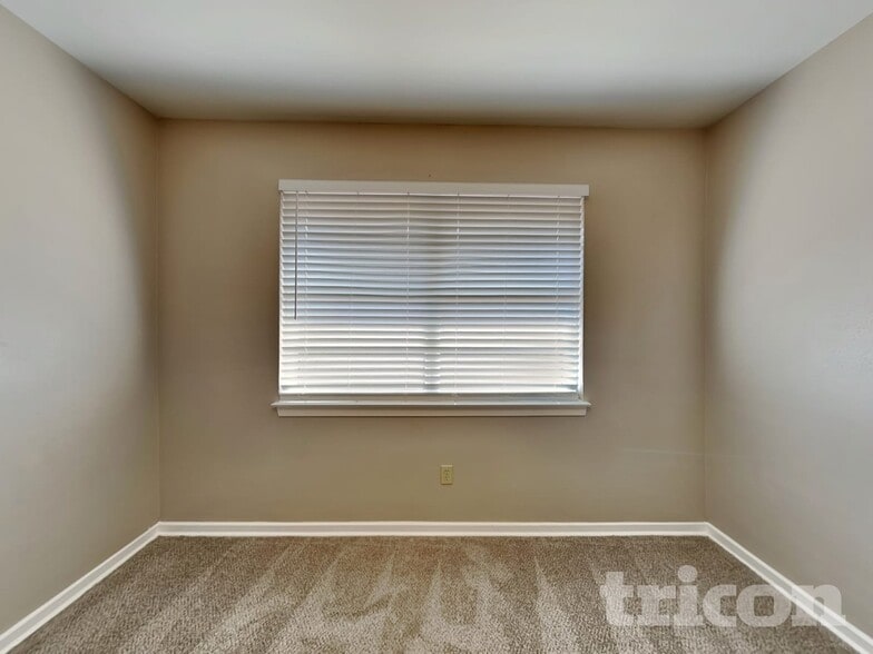 Building Photo - 5619 Nina Lee Ln