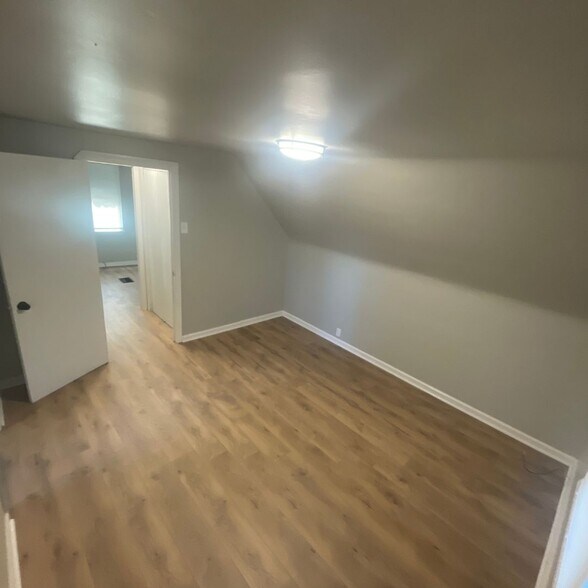 Building Photo - 243 James St