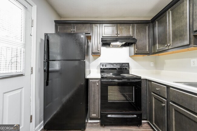 Building Photo - 400 Lexington Cir