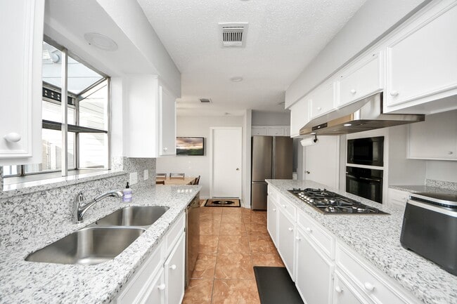 Building Photo - 11726 Lima Dr