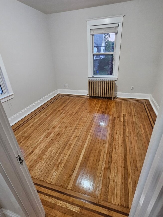 Building Photo - HALF MONTH FREE* Single family home with n...