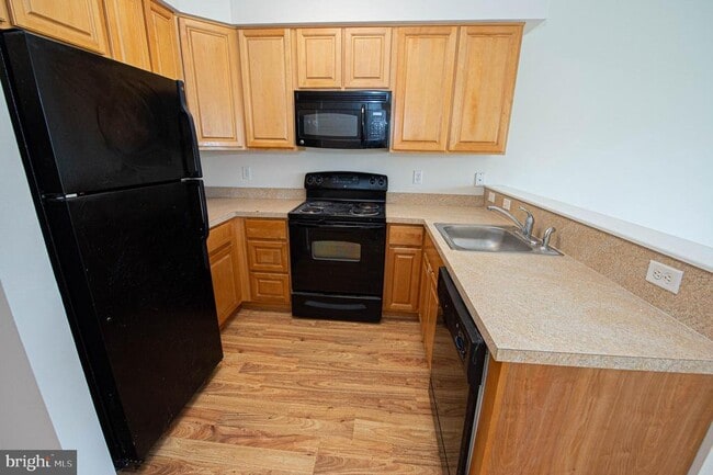 Building Photo - 438 Parkview Ct