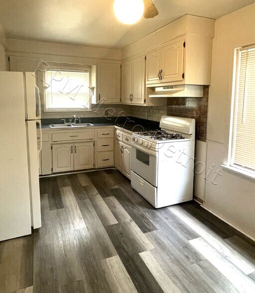 Building Photo - 32851 Linderman Ave